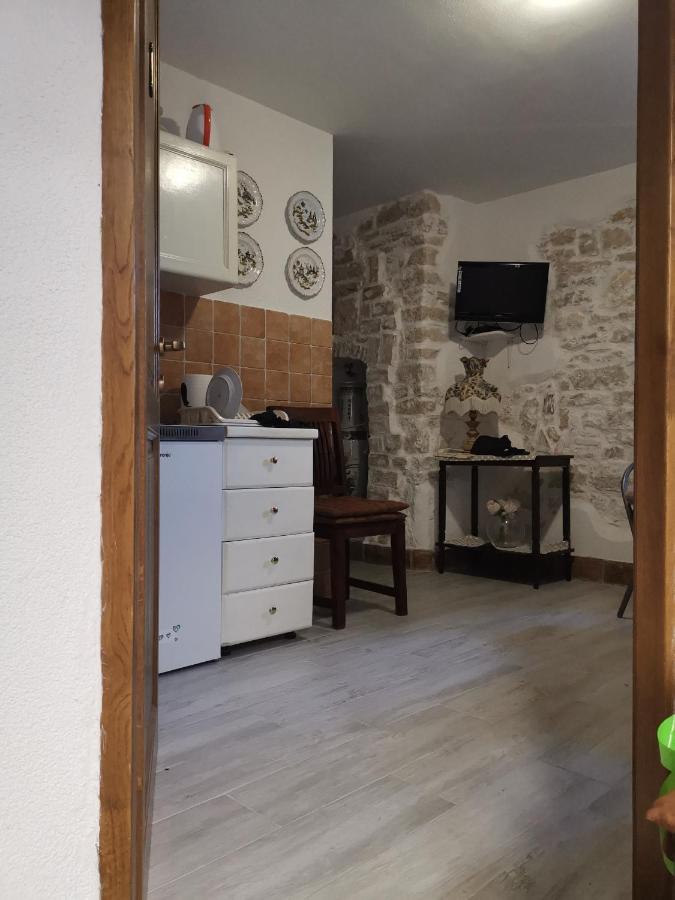Apartment Giulio - 10Mt To The Beach ロヴィニ エクステリア 写真