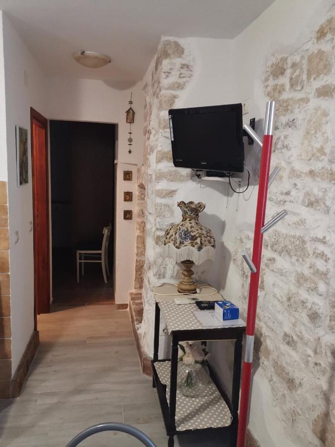 Apartment Giulio - 10Mt To The Beach ロヴィニ エクステリア 写真